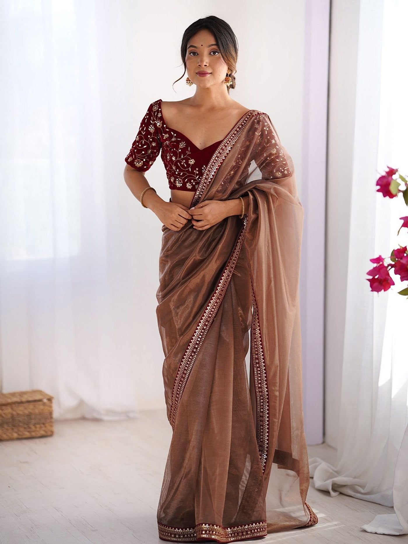 ELEGANT CLASSY SAREE FOR MODERN WOMEN