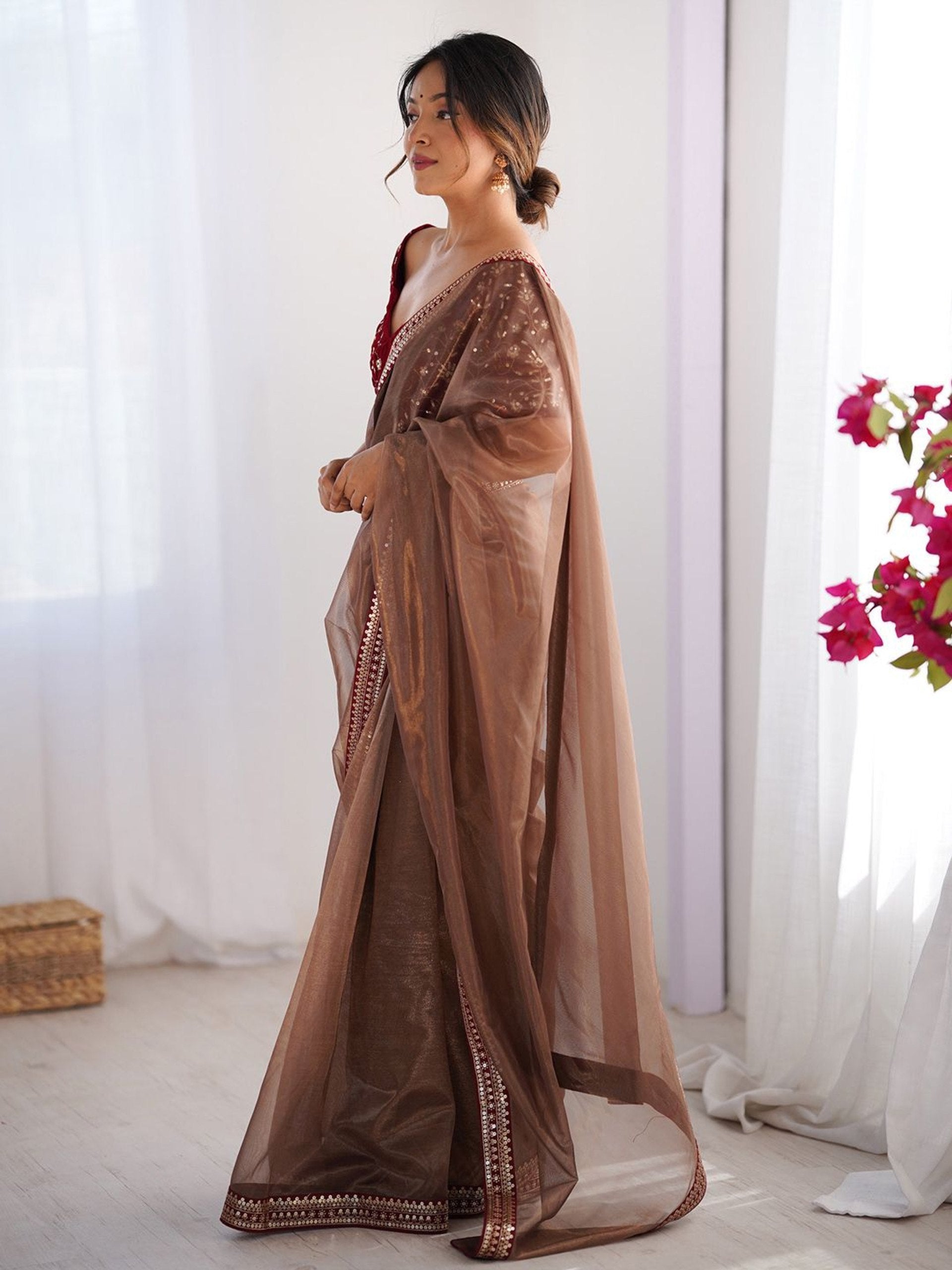 ELEGANT CLASSY SAREE FOR MODERN WOMEN