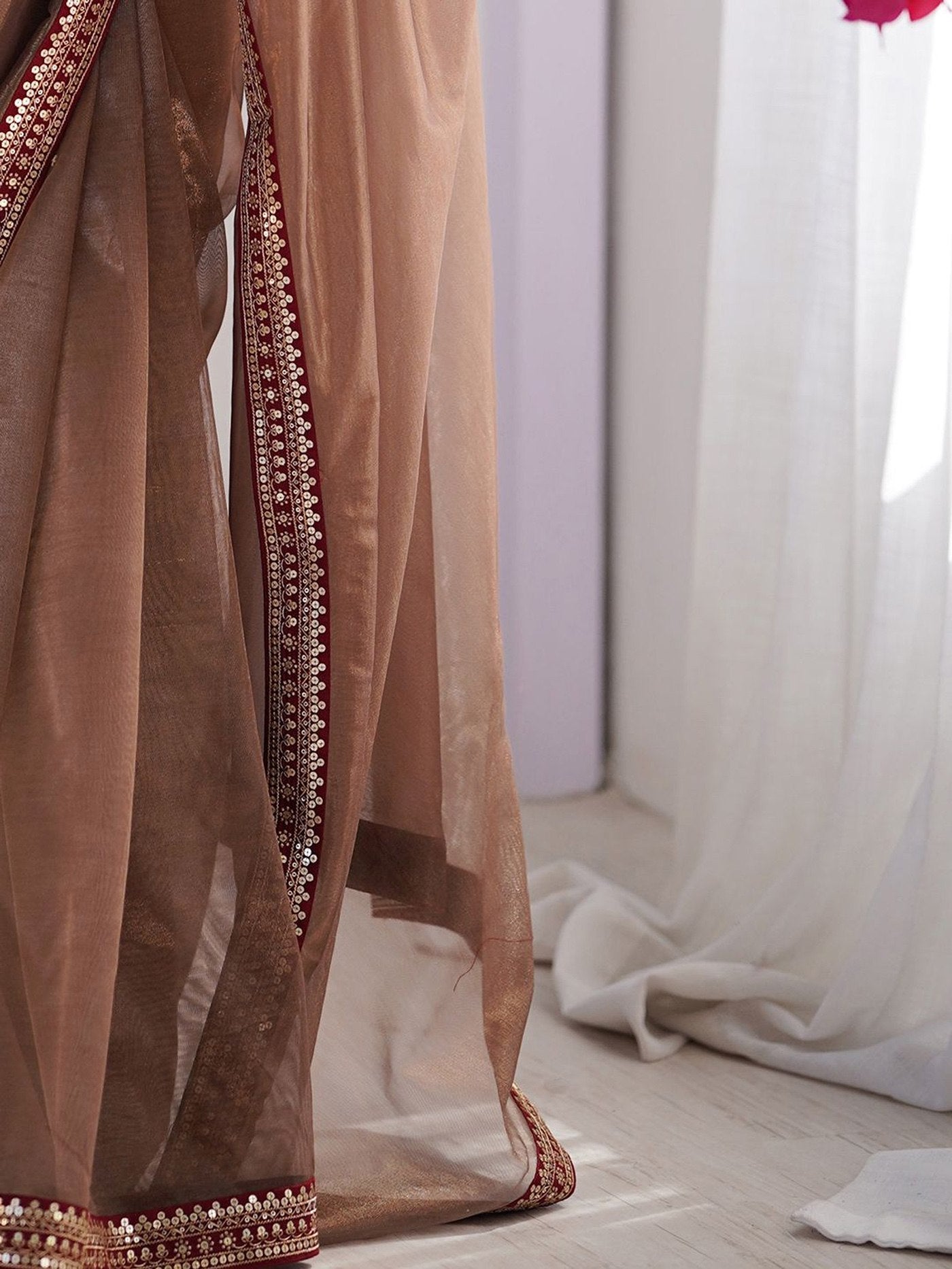 ELEGANT CLASSY SAREE FOR MODERN WOMEN